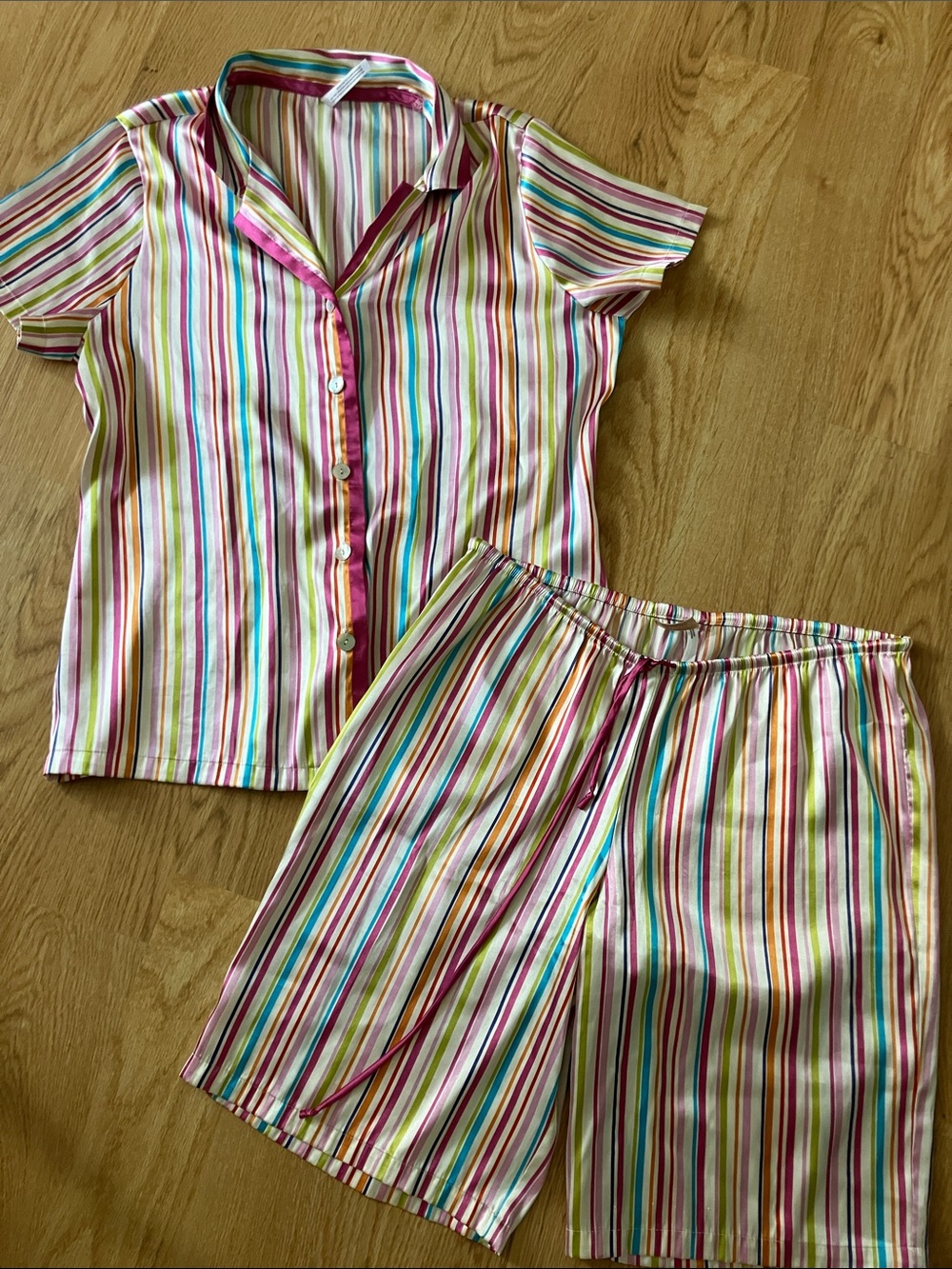 Gillian & O’Malley Luxe  Multi-Striped Short Satin Pajama Set . Sz S